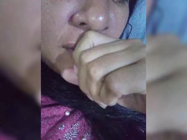 Letty33 on BongaCams 