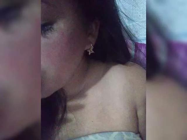 Letty33 on BongaCams 