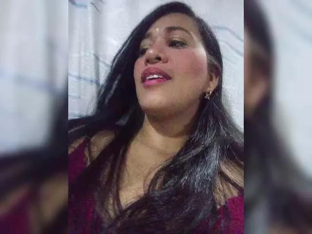 Letty33 on BongaCams 