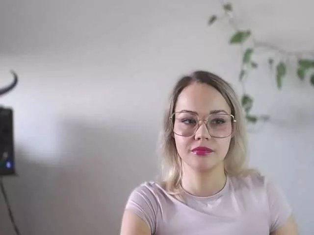 Offline lexieSpicy on BongaCams
