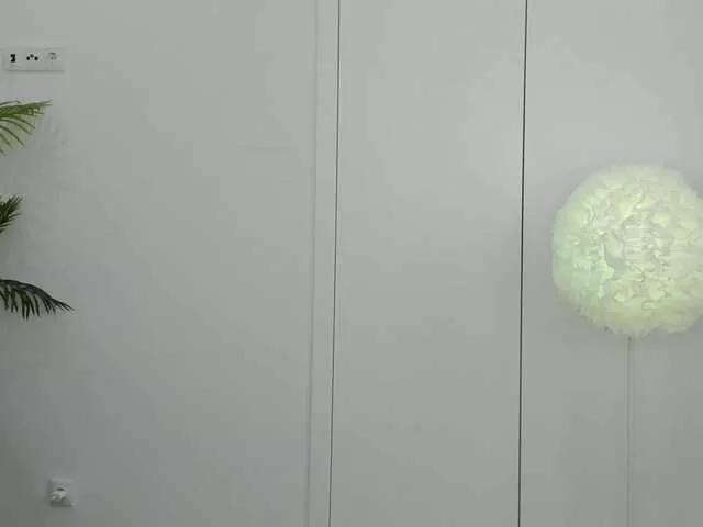 LilyColins on BongaCams 