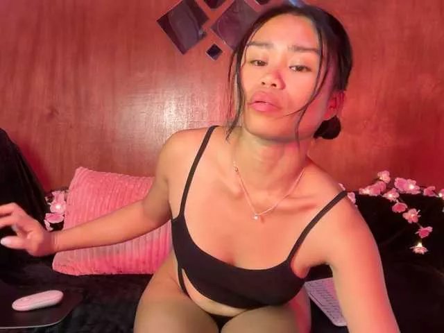 Offline LilyJelly on BongaCams