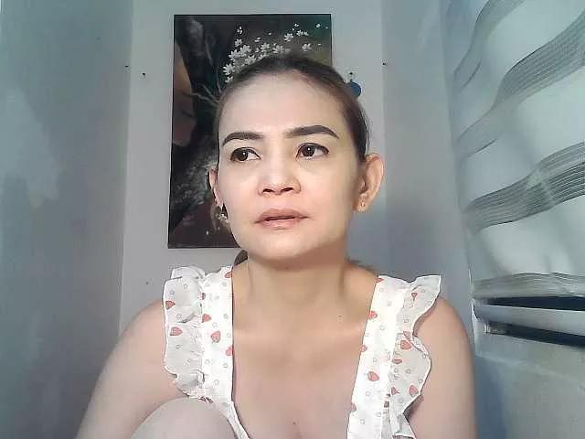 Offline lilymaepinay on BongaCams