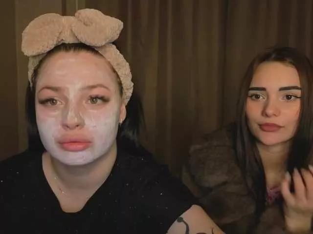 Offline LisaAndDenis on BongaCams