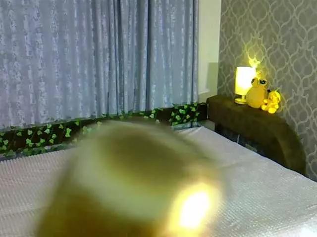 Admire LittleLisse, she wants to masturbate for you LittleLisse from BongaCams