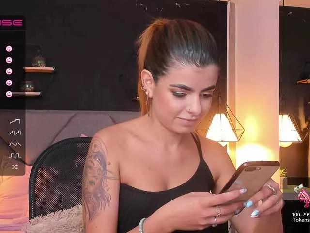 manelyk10 on BongaCams 