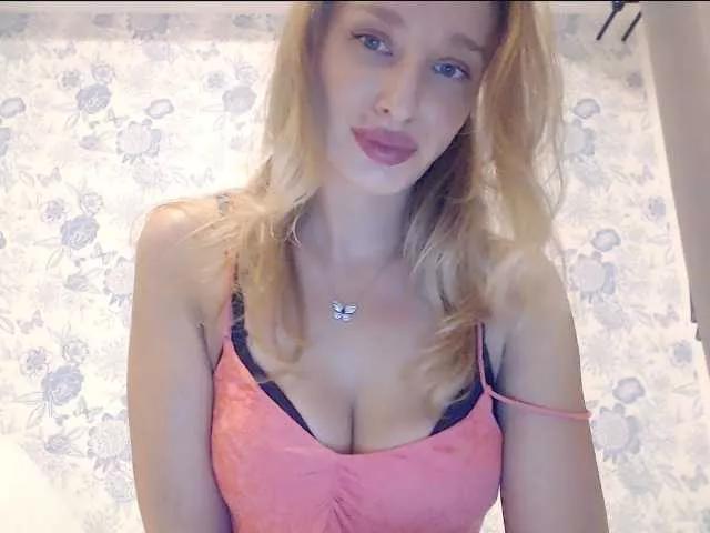 Try gorgeous performer MarilynShow MarilynShow from BongaCams