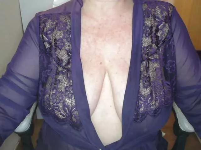 meloncitos25 on BongaCams 