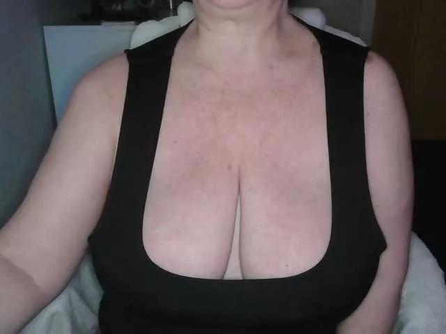 meloncitos25 on BongaCams 