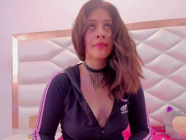 miaqueen021 on BongaCams 