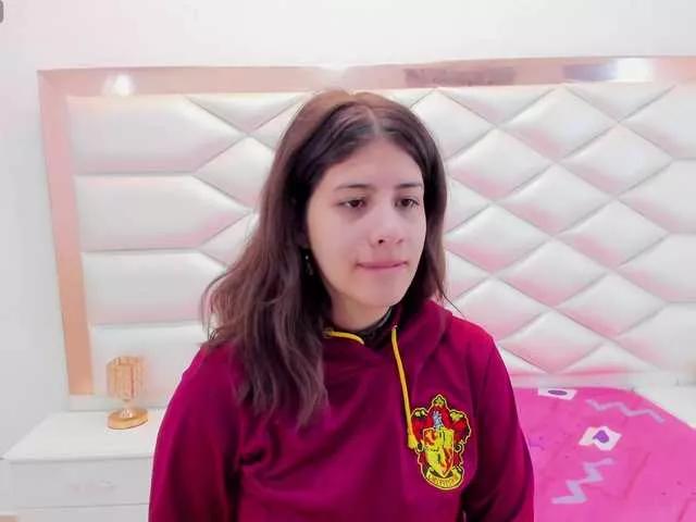 miaqueen021 on BongaCams 