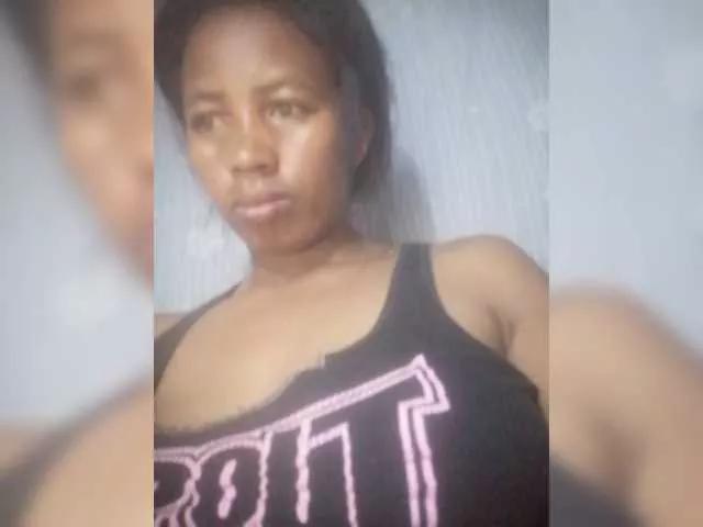 Minie4Tina on BongaCams 