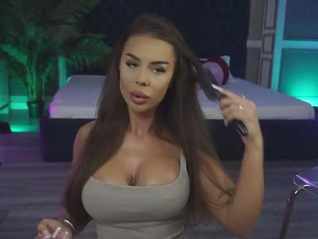 MissKiarra on BongaCams 