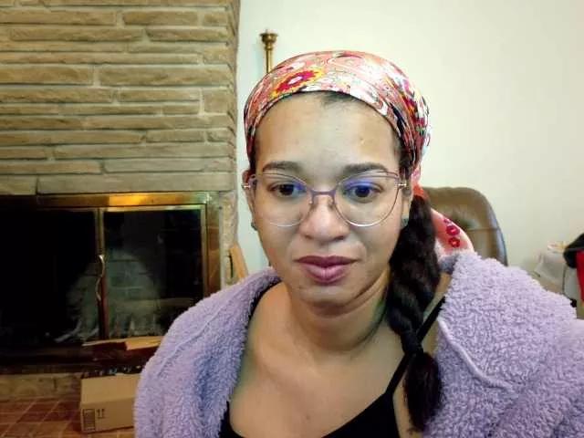 Moranguh from BongaCams