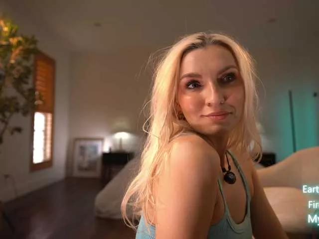 Checkout MsCindy, she wants to masturbate for you MsCindy from BongaCams