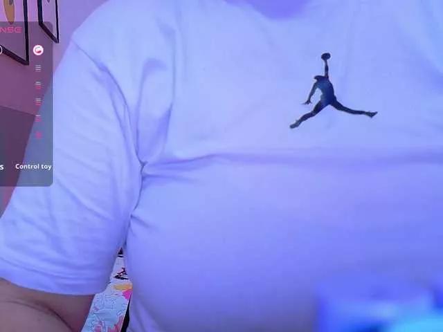 naturalmoommy on BongaCams 