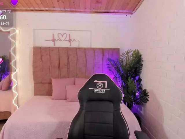 Offline penelope-tay on BongaCams