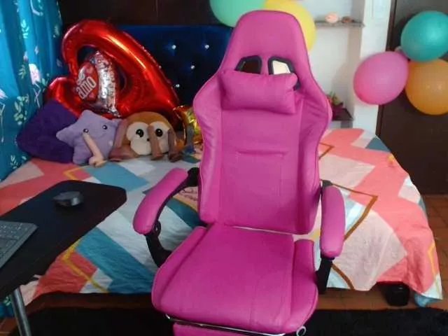 Offline rous-kinky on BongaCams