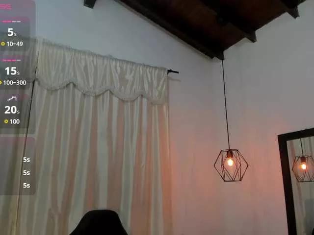 Roxanne-lorence on BongaCams 