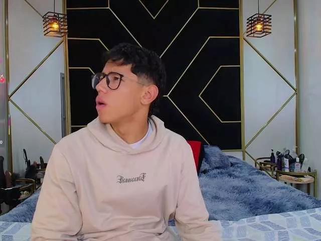 Explore RyanPricee, they want to masturbate for you RyanPricee from BongaCams