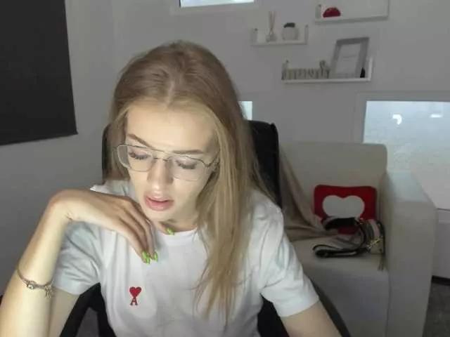 Offline Sammypeach on BongaCams