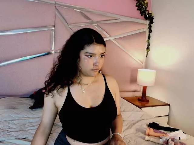 Freechat Sarayland on BongaCams