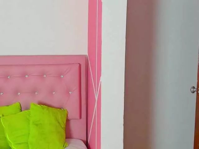 Offline sexy-sarah on BongaCams