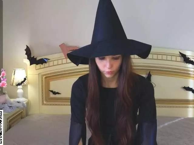 Watch SoftieDream, she wants to masturbate for you SoftieDream from BongaCams