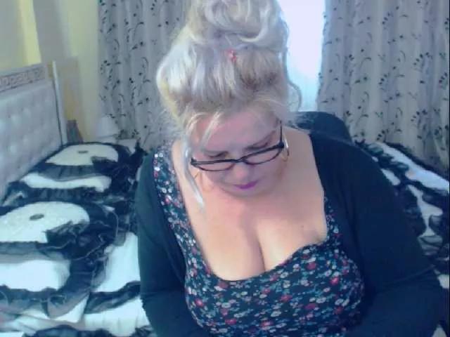 SonyaHotMilf on BongaCams 