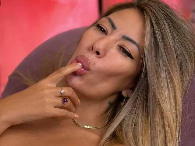 Hot SophiaPotts wants you to fuck her body now SophiaPotts from BongaCams