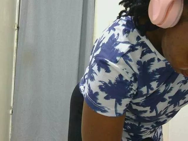 Freechat SweetLahika on BongaCams