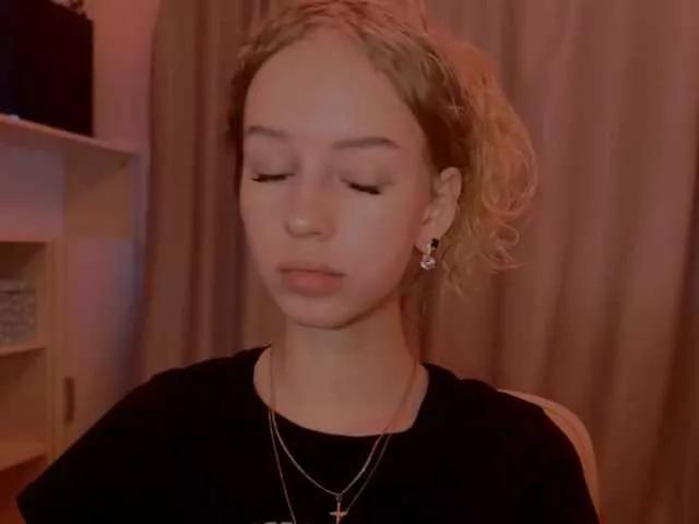 SweetyWhisper from BongaCams