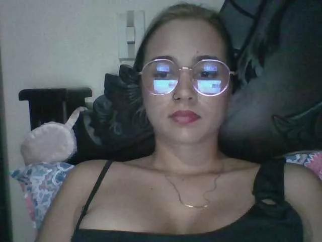 Offline trianabell on BongaCams