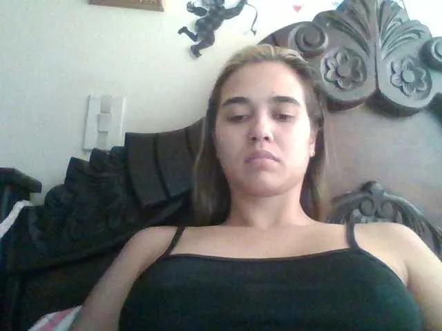 Offline trianabell on BongaCams