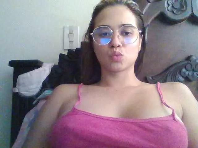 Offline trianabell on BongaCams