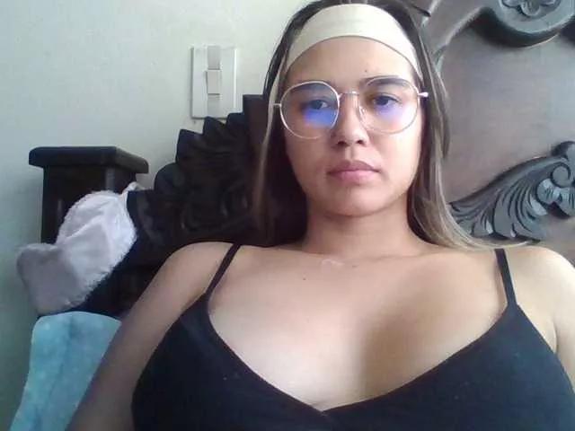 Offline trianabell on BongaCams