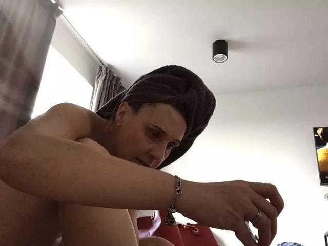 VivaLipstick on BongaCams 