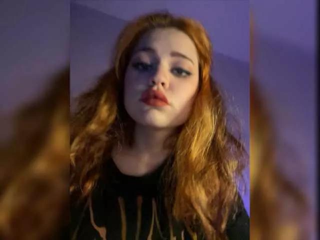 weeb-queen on BongaCams 