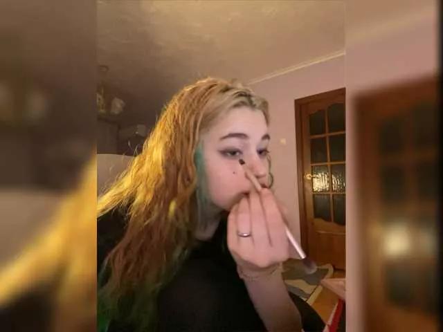 weeb-queen on BongaCams 