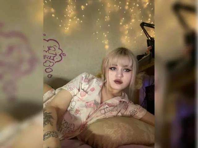 weeb-queen on BongaCams