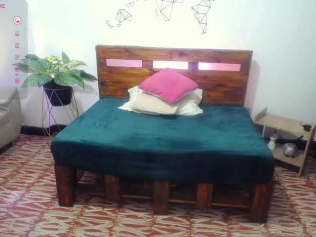 Offline Yeseniaa25 on BongaCams