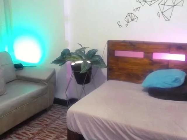 Offline Yeseniaa25 on BongaCams