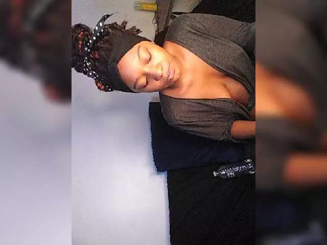 Yourdesire333 on BongaCams