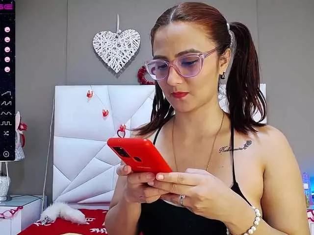 Zaraluna on BongaCams 