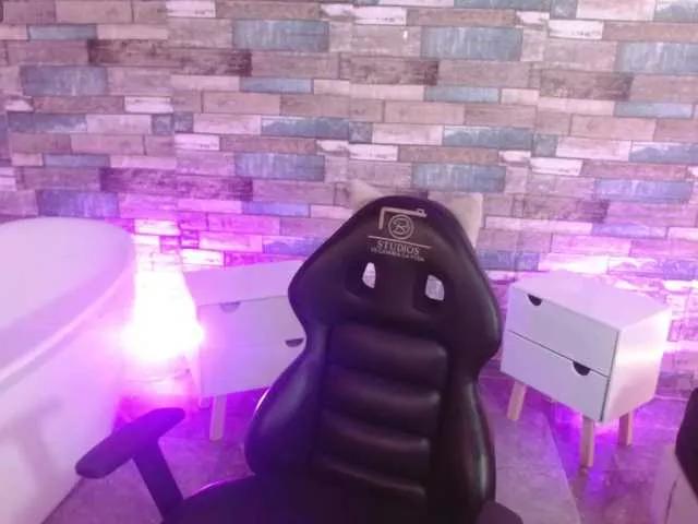 ZURY-TAY on BongaCams