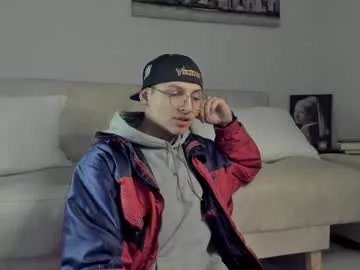 Away a_lejandro_08 on Chaturbate