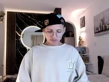 Away a_lejandro_08 on Chaturbate