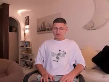 Away a_lejandro_08 on Chaturbate