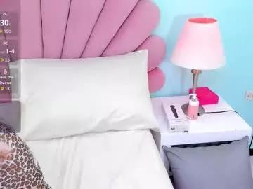 Watch Chaturbate's Alana_glasses alana_glasses from Chaturbate