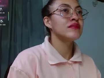 amitlu_ — #nonude #nipplepiercing #shy #natural #new #smalltits <  > [947 tokens remaining]